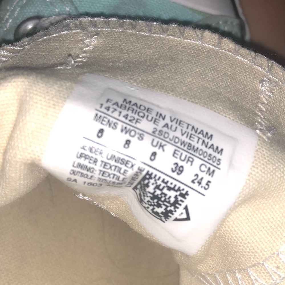 Converse - Picture 2 of 2